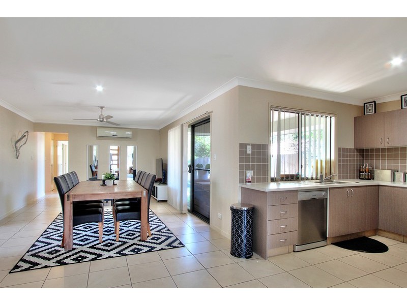 6 Somerset Terrace, Holmview QLD 4207