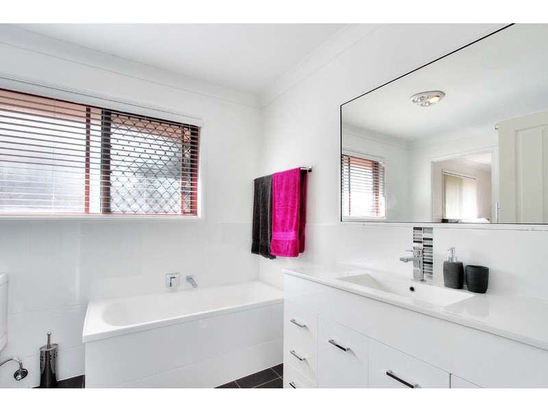 8 Seletar Place, Tanah Merah QLD 4128