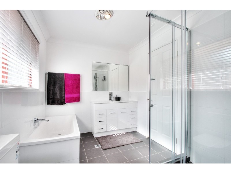 8 Seletar Place, Tanah Merah QLD 4128