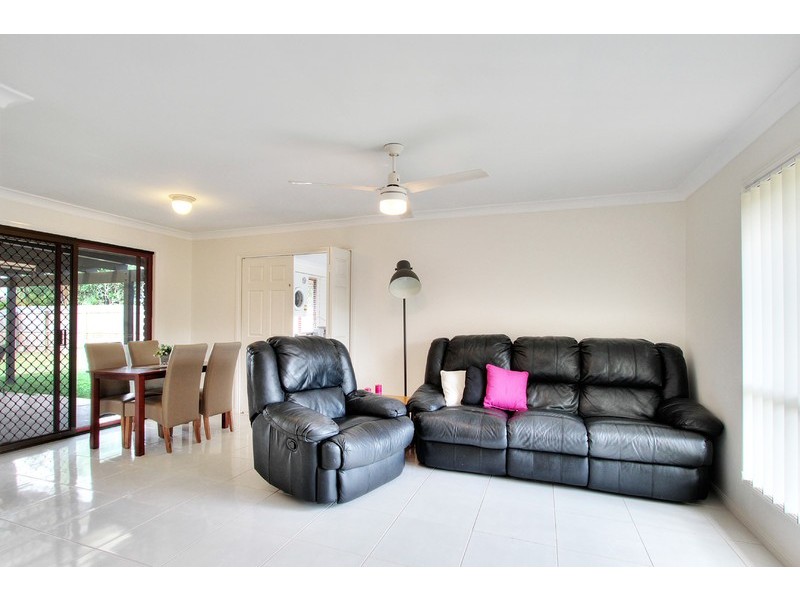 8 Seletar Place, Tanah Merah QLD 4128