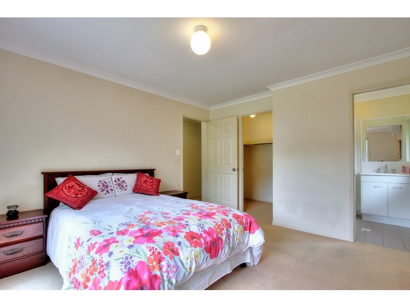 4 Crestwood Street, Bahrs Scrub QLD 4207