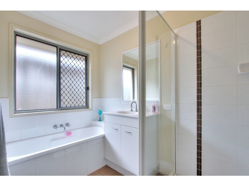 4 Crestwood Street, Bahrs Scrub QLD 4207