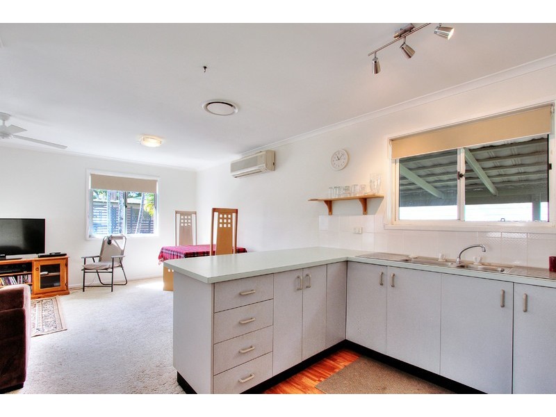 4 Woodlands Drive, Stapylton QLD 4207