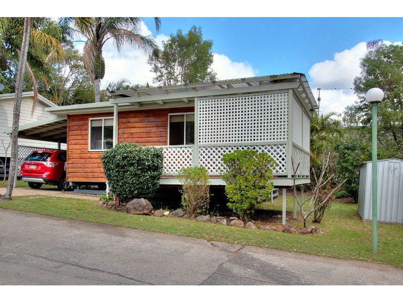 4 Woodlands Drive, Stapylton QLD 4207