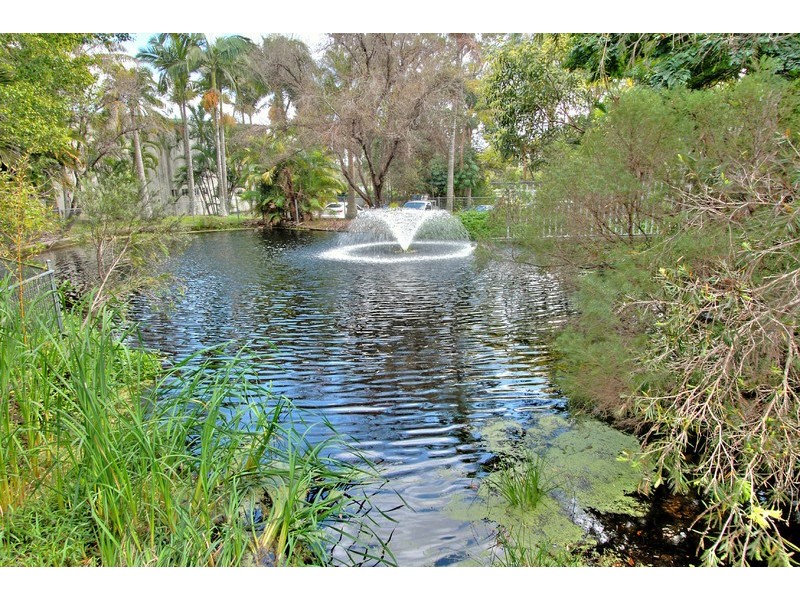 4 Woodlands Drive, Stapylton QLD 4207