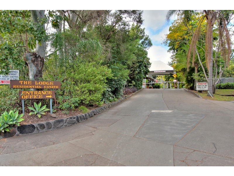 4 Woodlands Drive, Stapylton QLD 4207