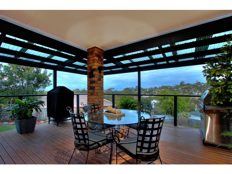 15 Bella Vista Circuit, Edens Landing QLD 4207