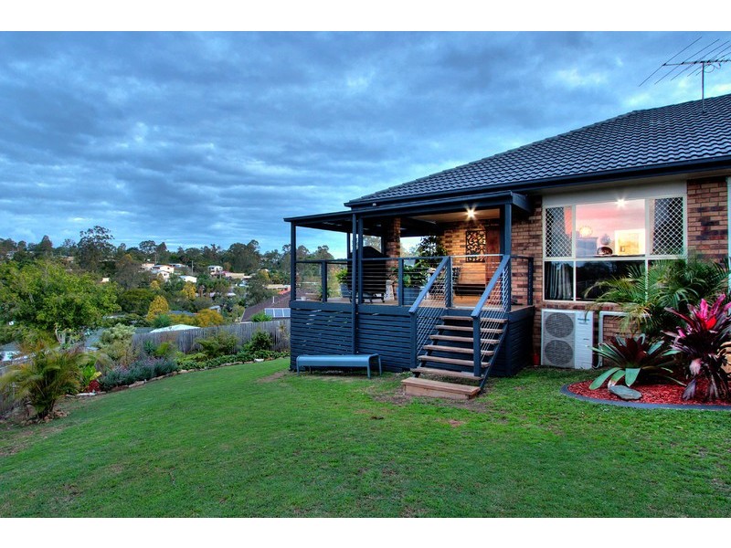 15 Bella Vista Circuit, Edens Landing QLD 4207