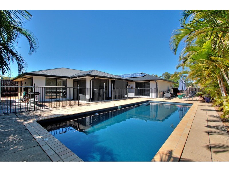 7 Carmarthen Circuit, Pacific Pines QLD 4211