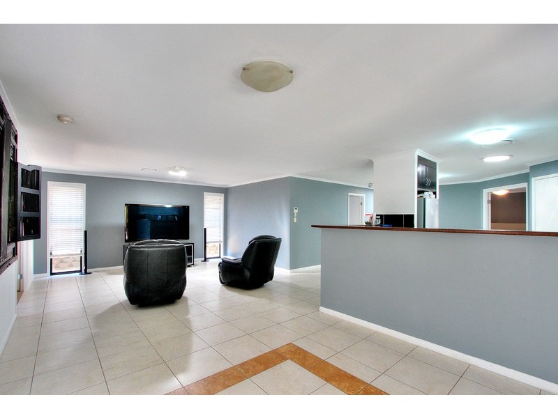 7 Carmarthen Circuit, Pacific Pines QLD 4211