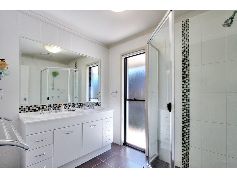 7 Carmarthen Circuit, Pacific Pines QLD 4211
