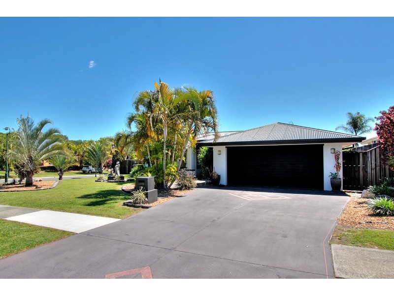 7 Carmarthen Circuit, Pacific Pines QLD 4211