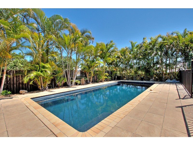 7 Carmarthen Circuit, Pacific Pines QLD 4211