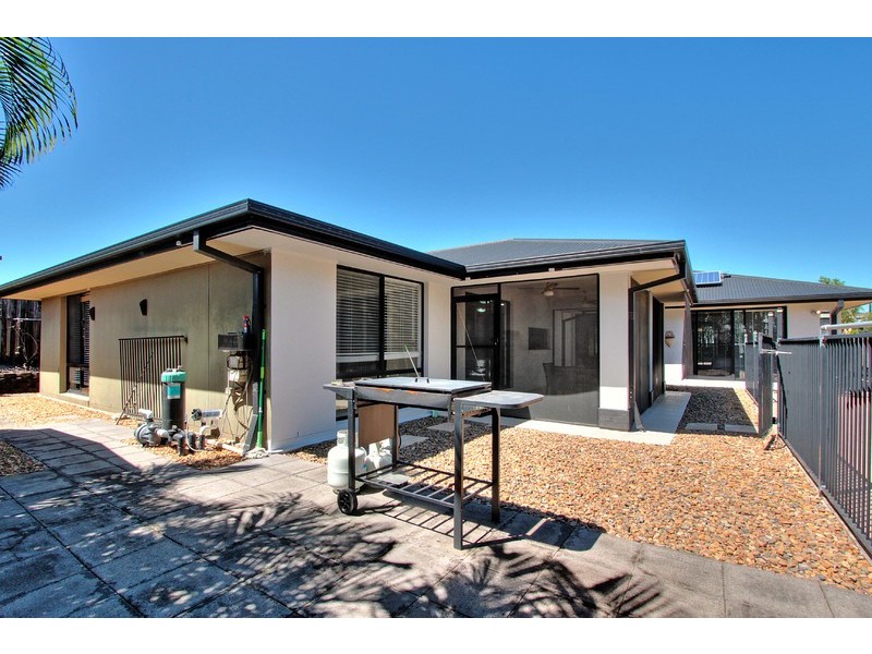 7 Carmarthen Circuit, Pacific Pines QLD 4211