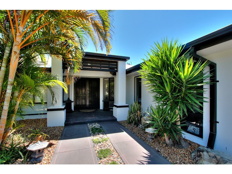 7 Carmarthen Circuit, Pacific Pines QLD 4211