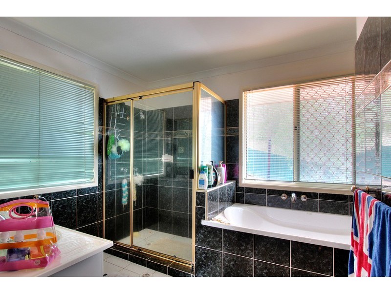 9 Tahan Crescent, Tanah Merah QLD 4128