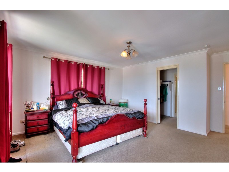 9 Tahan Crescent, Tanah Merah QLD 4128