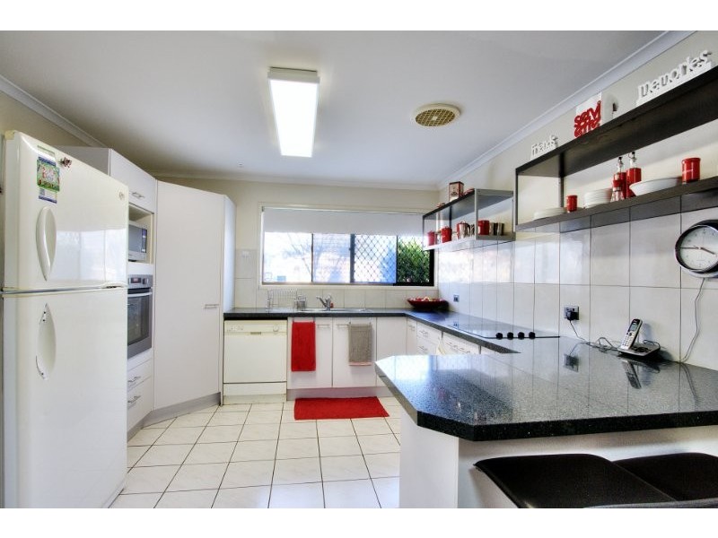 6 Caloola Drive, Springwood QLD 4127