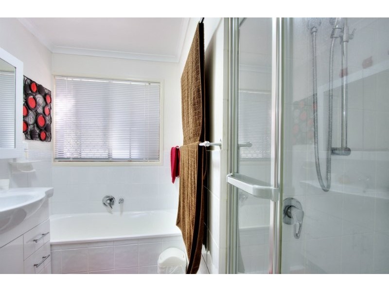 6 Caloola Drive, Springwood QLD 4127