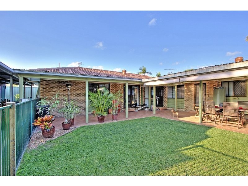 6 Caloola Drive, Springwood QLD 4127