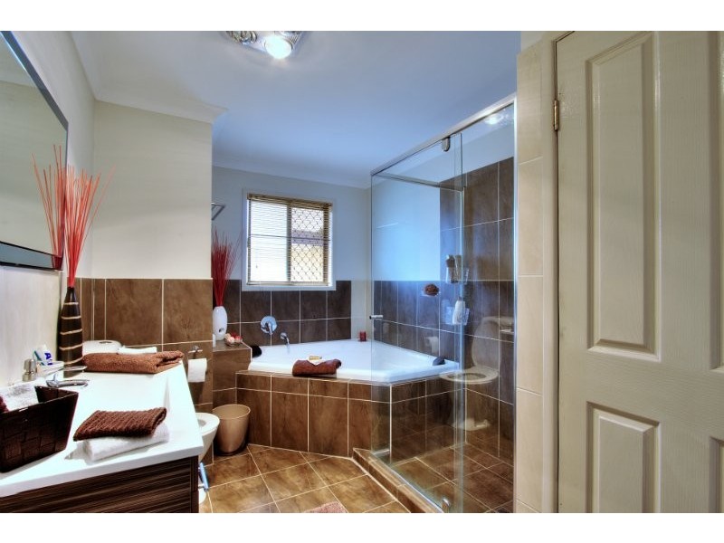 10 Jendi Court, Springwood QLD 4127