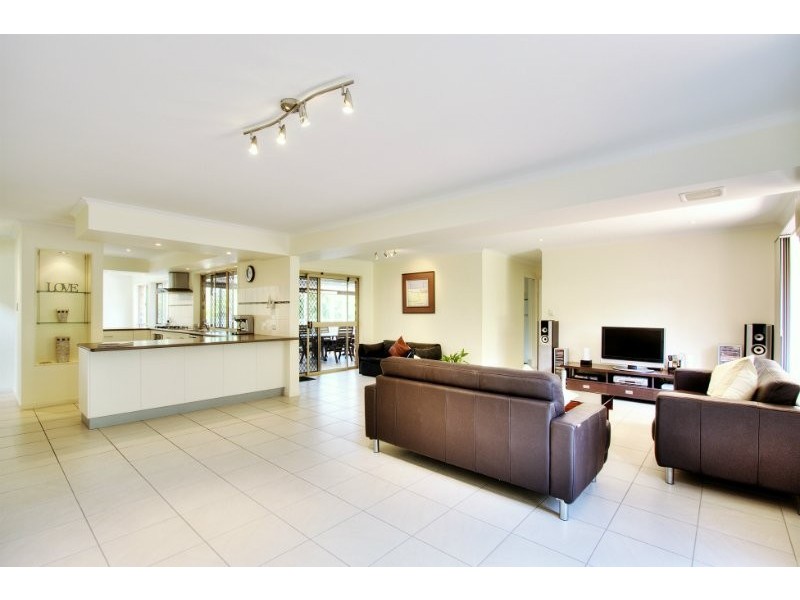 4 Paraburdoo Crescent, Shailer Park QLD 4128