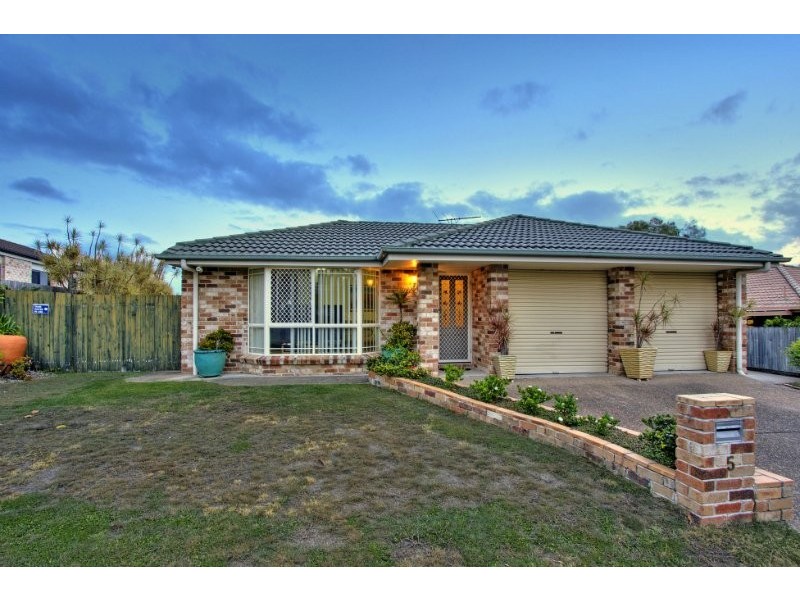 5 Silvestro Place, Edens Landing QLD 4207