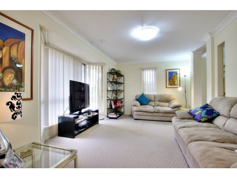 5 Silvestro Place, Edens Landing QLD 4207