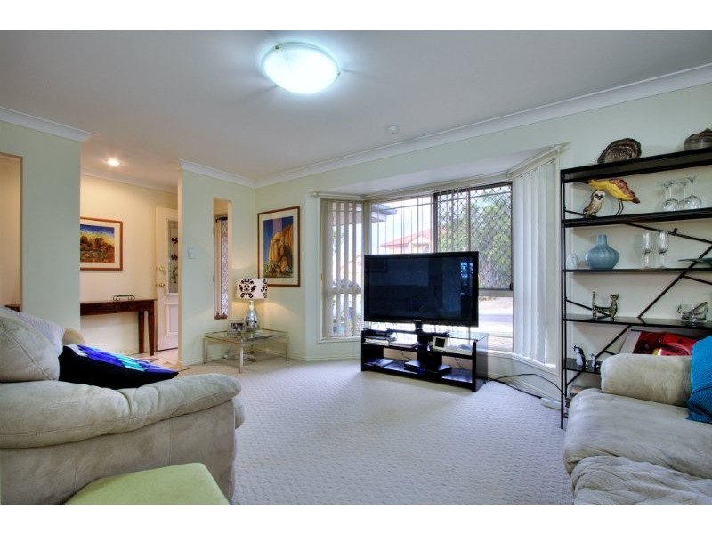 5 Silvestro Place, Edens Landing QLD 4207