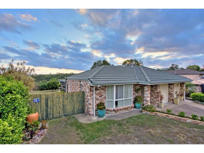 5 Silvestro Place, Edens Landing QLD 4207