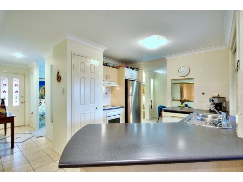 5 Silvestro Place, Edens Landing QLD 4207