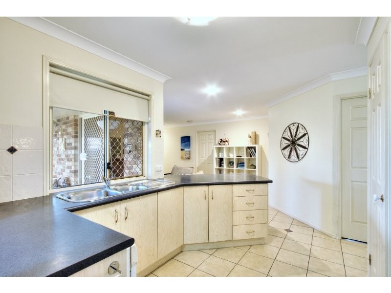 5 Silvestro Place, Edens Landing QLD 4207
