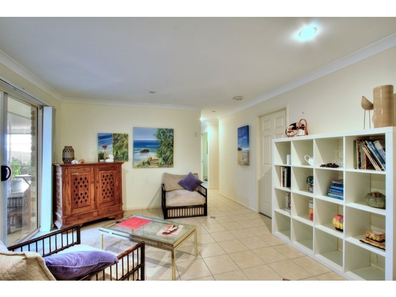 5 Silvestro Place, Edens Landing QLD 4207