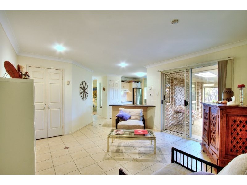 5 Silvestro Place, Edens Landing QLD 4207