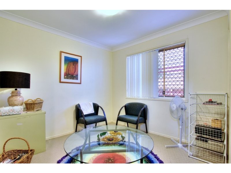 5 Silvestro Place, Edens Landing QLD 4207