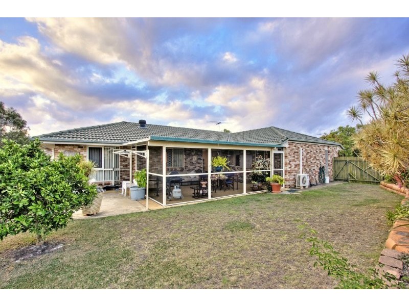 5 Silvestro Place, Edens Landing QLD 4207