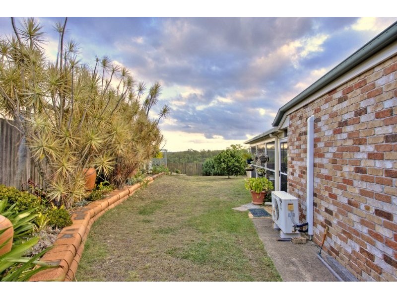 5 Silvestro Place, Edens Landing QLD 4207