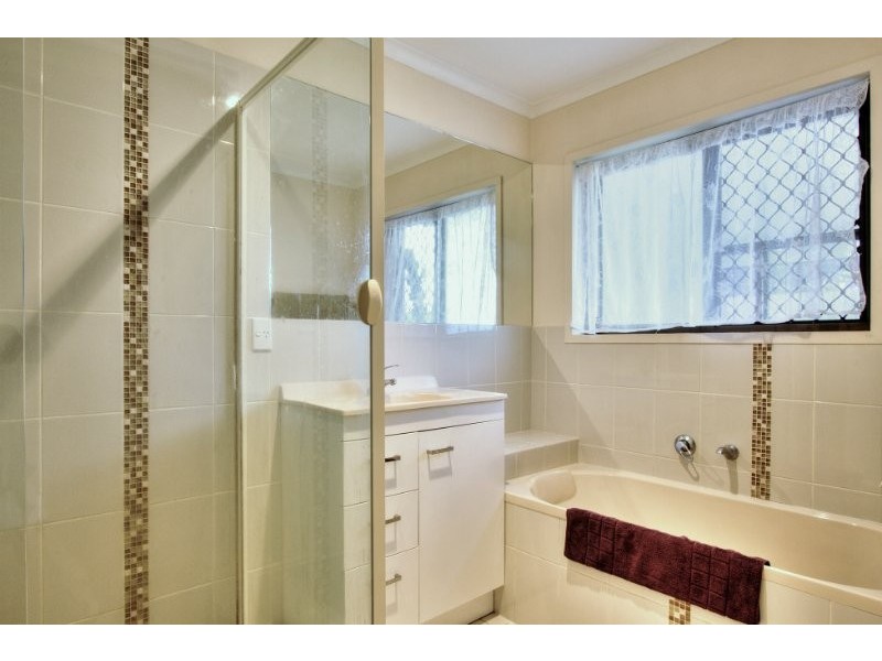 4 Merchant Court, Springwood QLD 4127