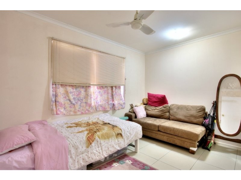 4 Merchant Court, Springwood QLD 4127