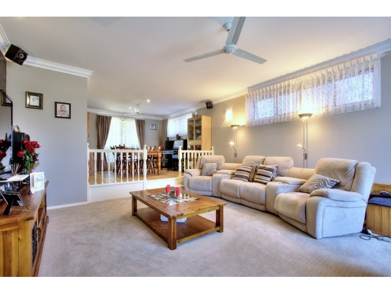 3 Benjamin Way, Windaroo QLD 4207