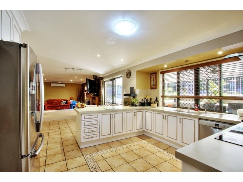3 Benjamin Way, Windaroo QLD 4207