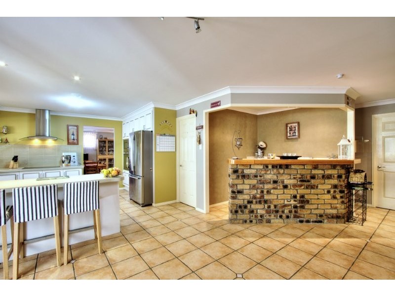 3 Benjamin Way, Windaroo QLD 4207