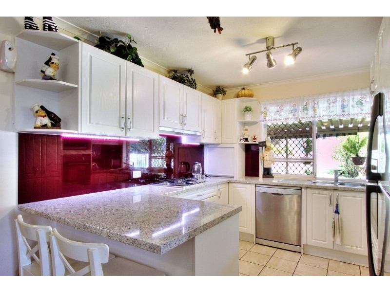 9 Avonmore Street, Edens Landing QLD 4207