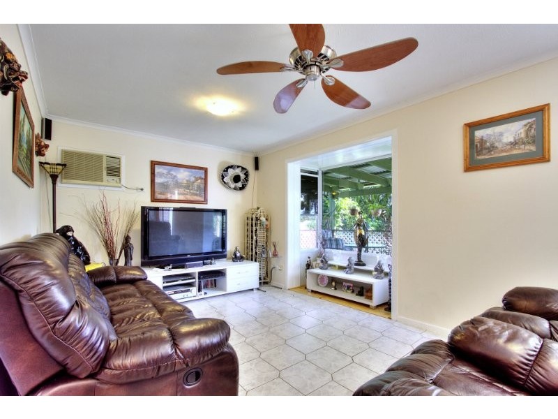 9 Avonmore Street, Edens Landing QLD 4207