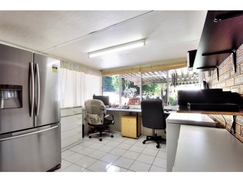 9 Avonmore Street, Edens Landing QLD 4207