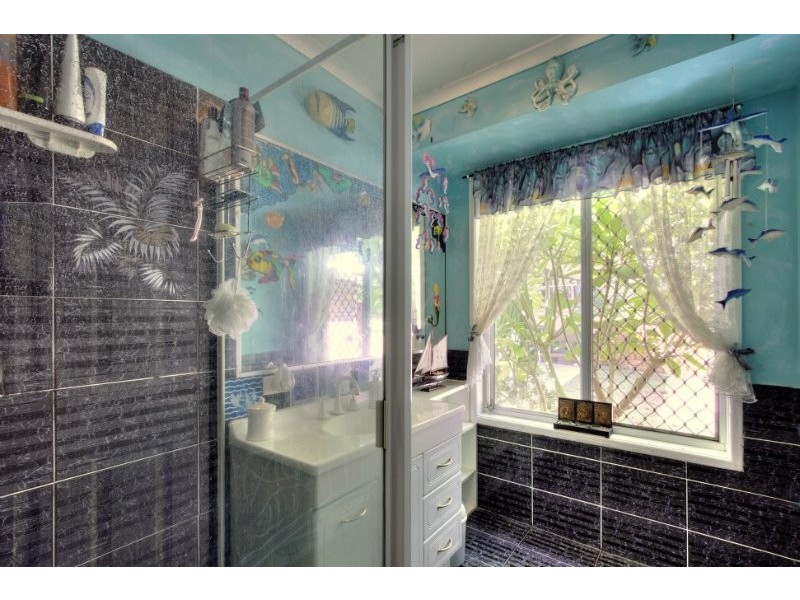 9 Avonmore Street, Edens Landing QLD 4207