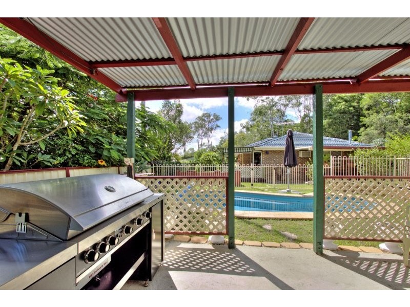 9 Avonmore Street, Edens Landing QLD 4207