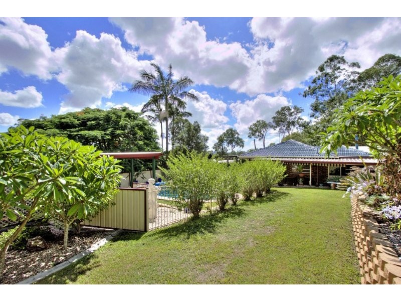 9 Avonmore Street, Edens Landing QLD 4207