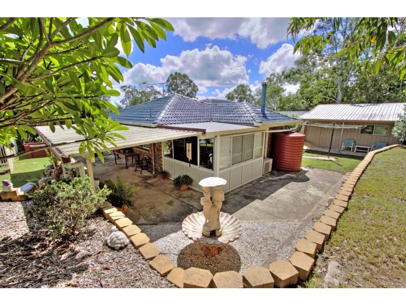 9 Avonmore Street, Edens Landing QLD 4207