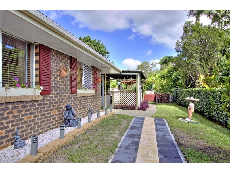 9 Avonmore Street, Edens Landing QLD 4207